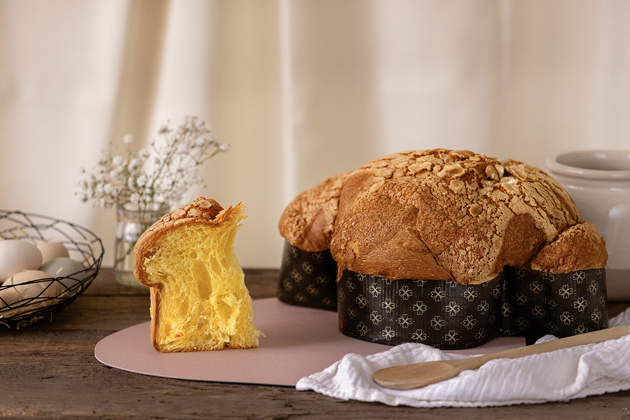 Colomba artigianale con essenza di limone e bastoncini di mandorla