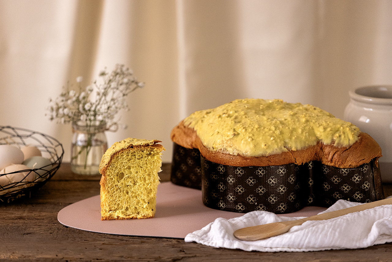 Colomba artigianale con pistacchio e granella di biscotto